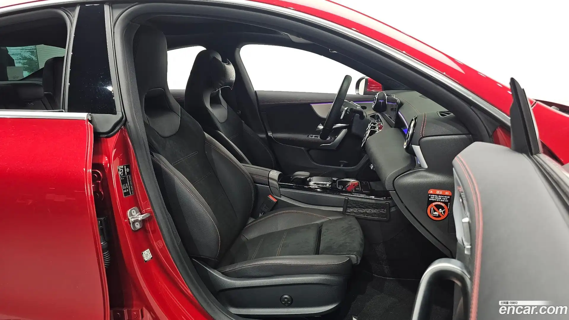 CLA-Class Mercedes-Benz 2023.11-INNER-010