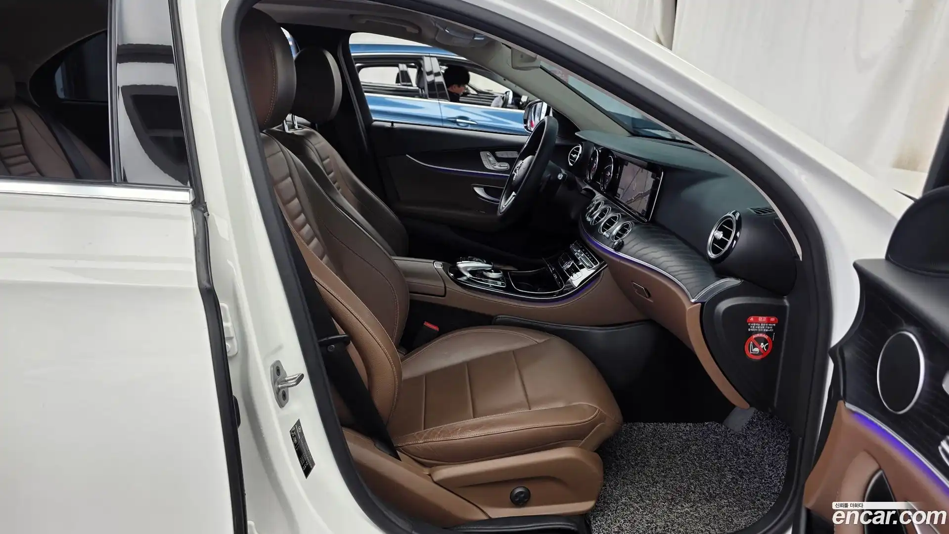 E-Class Mercedes-Benz 2018.11-OPTION-015