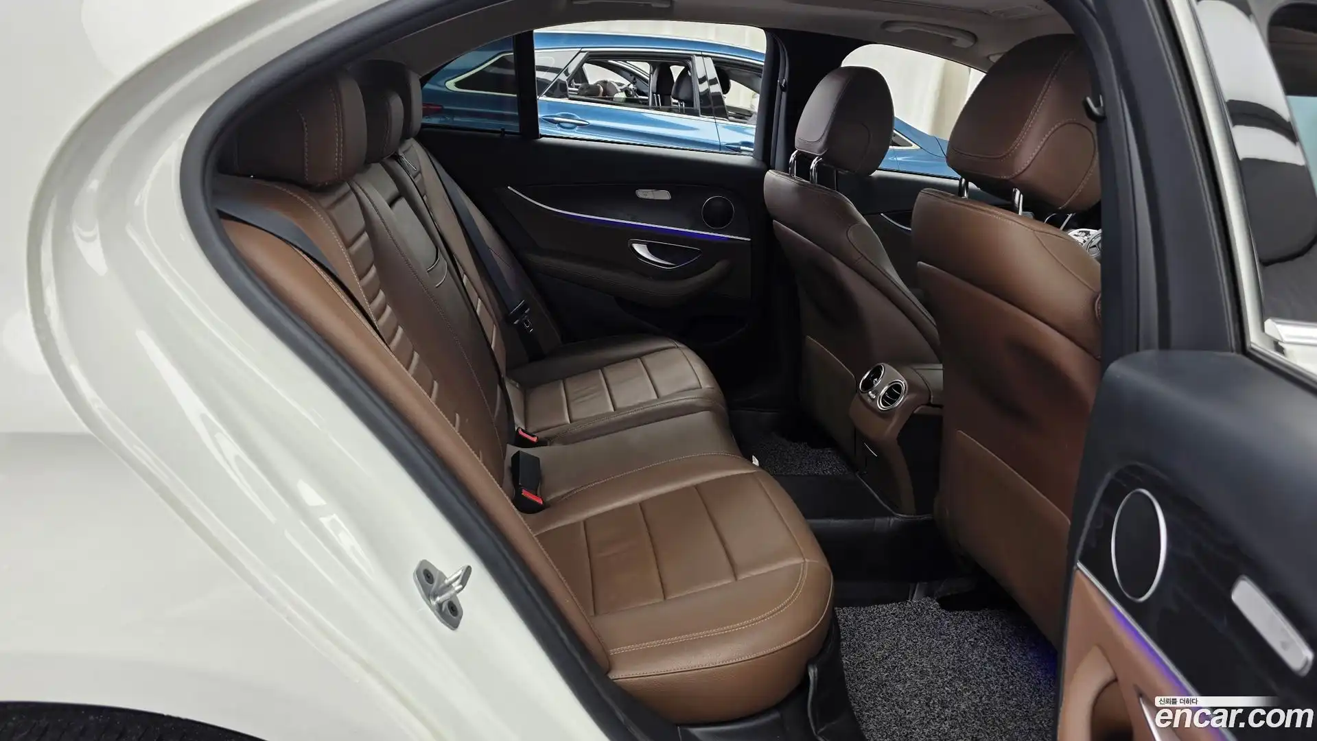 E-Class Mercedes-Benz 2018.11-OPTION-016