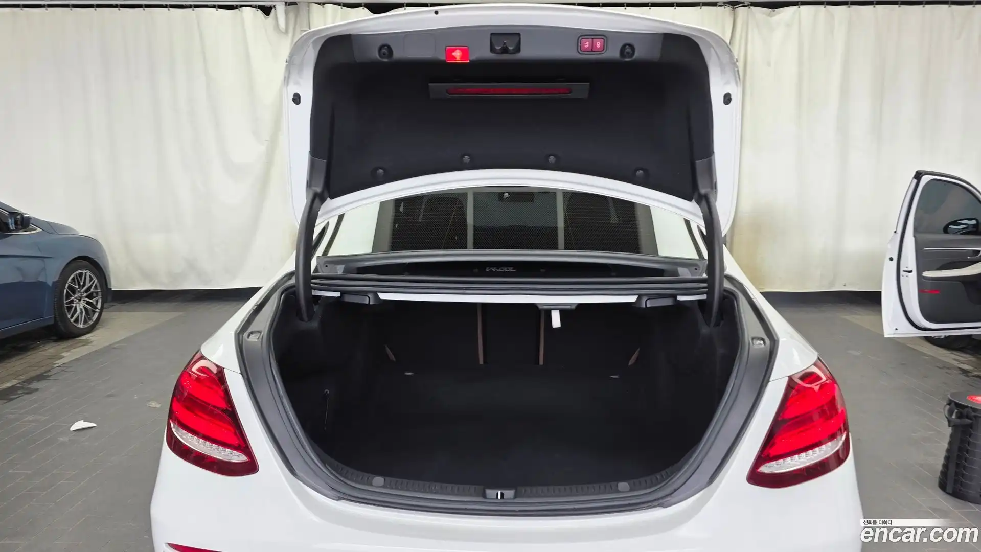 E-Class Mercedes-Benz 2018.11-OPTION-024