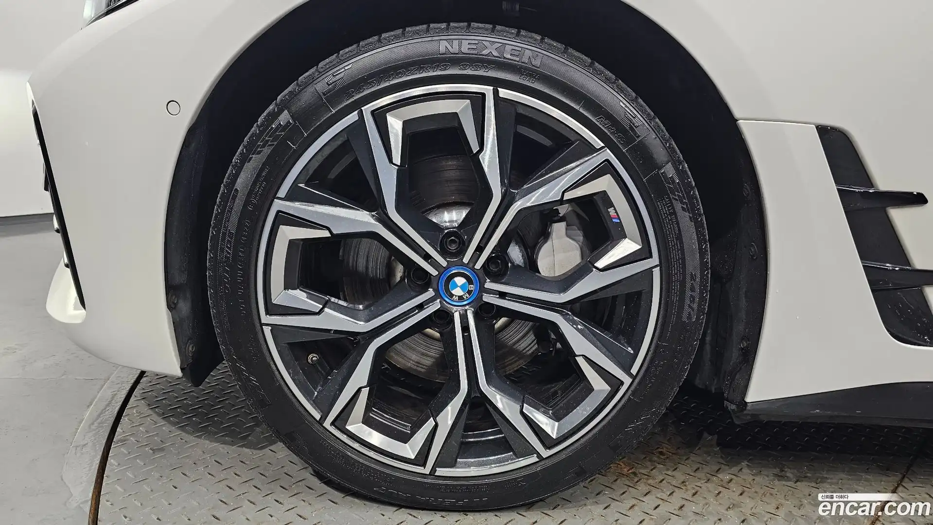 i4 BMW 2022.4-OUTER-005