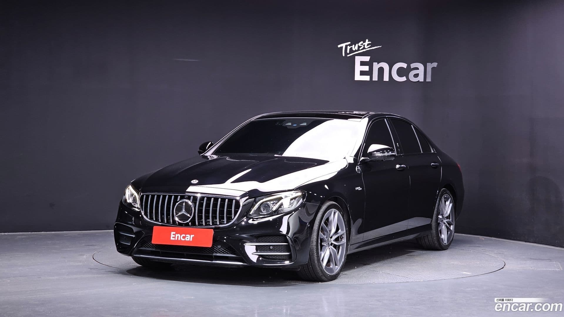 Main__Slider__Photo:E-Class Mercedes-Benz 2019.11-0