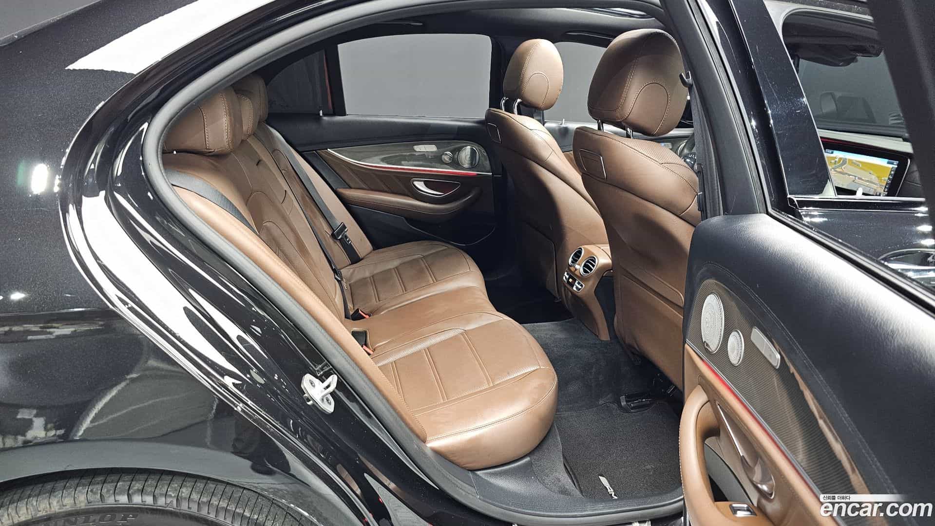 E-Class Mercedes-Benz 2019.11-OPTION-015