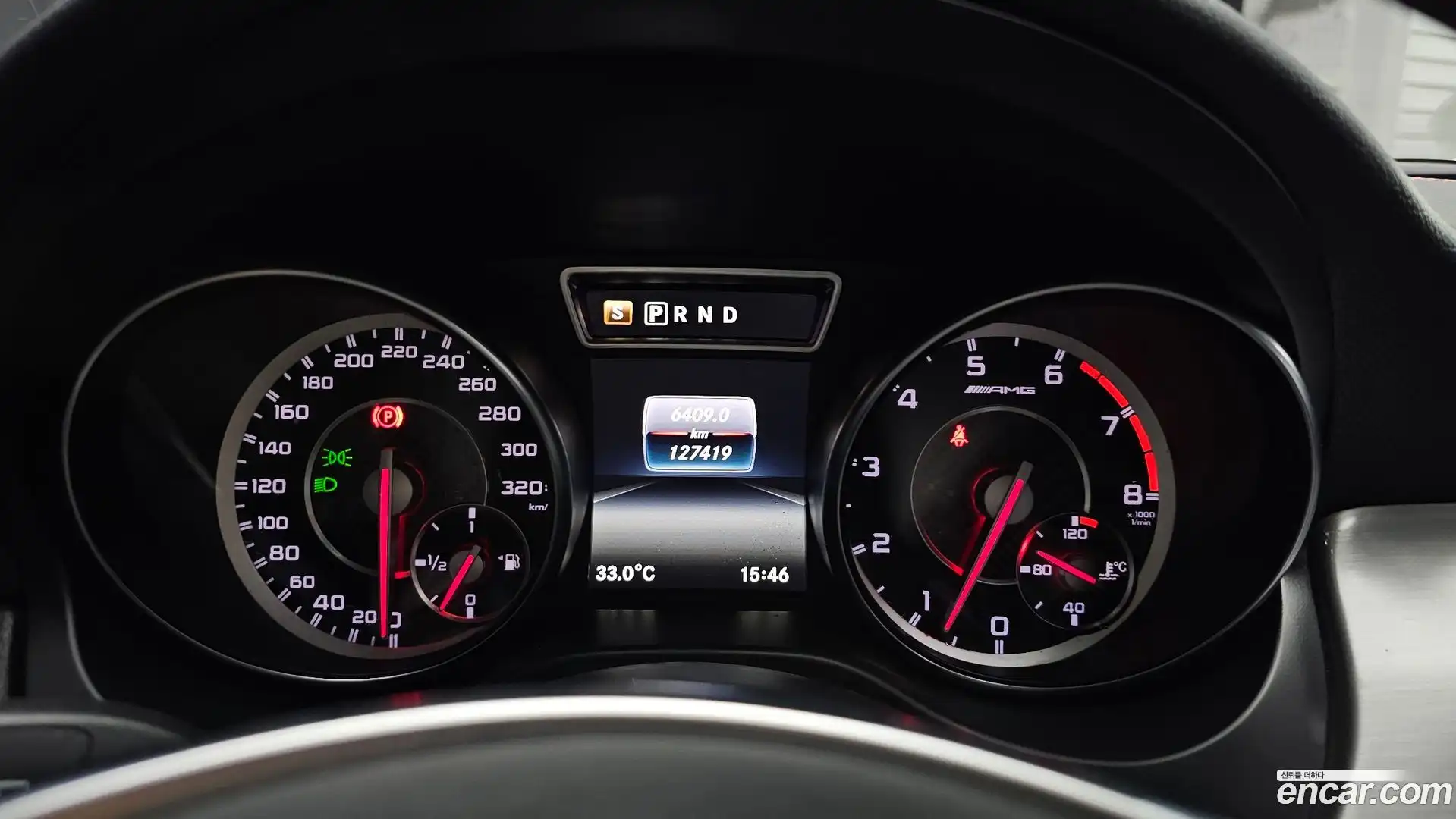GLA-Class Mercedes-Benz 2016.4-INNER-008