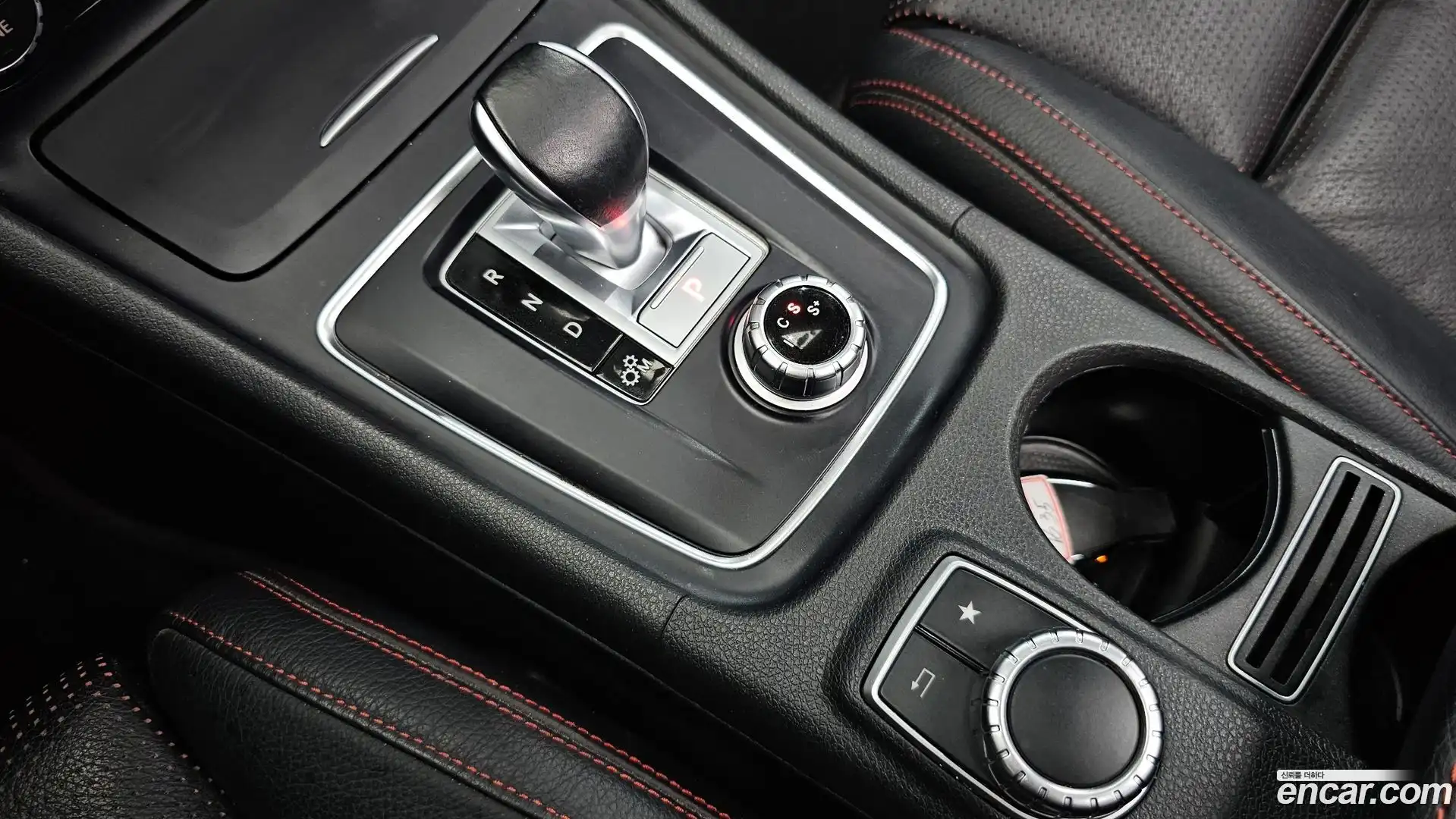 GLA-Class Mercedes-Benz 2016.4-INNER-009