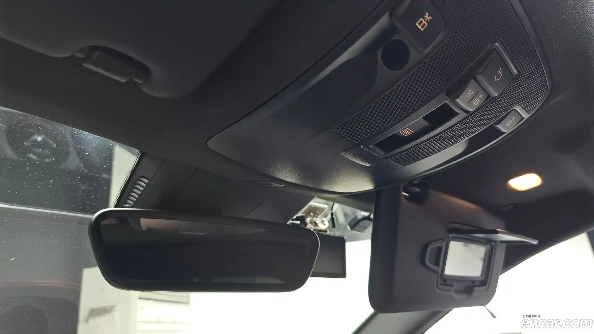 GLA-Class Mercedes-Benz 2016.4-OPTION-021