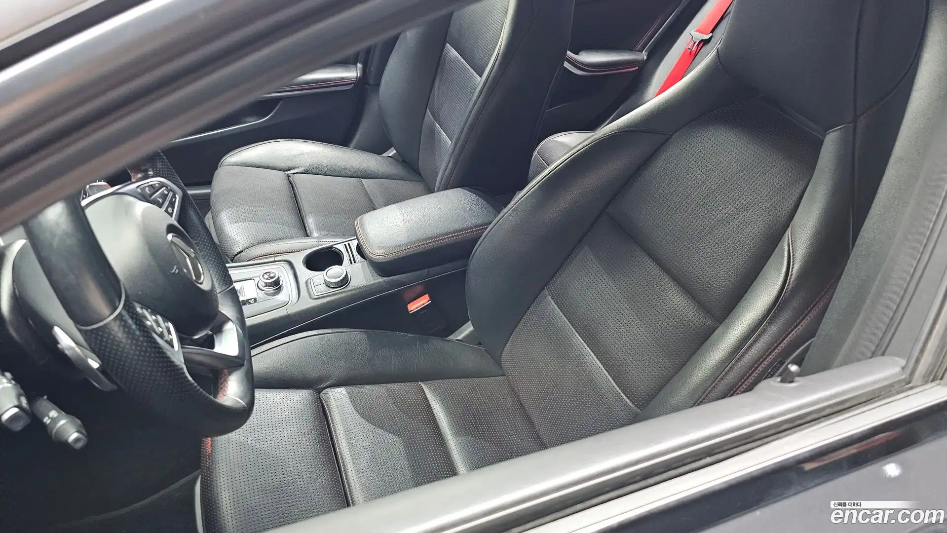 GLA-Class Mercedes-Benz 2016.4-OPTION-022