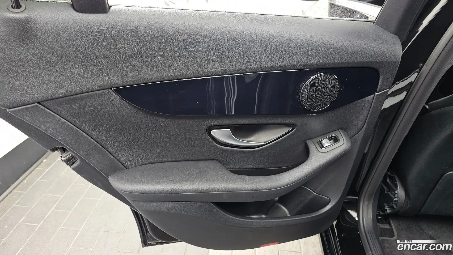 C-Class Mercedes-Benz 2019.10-INNER-035