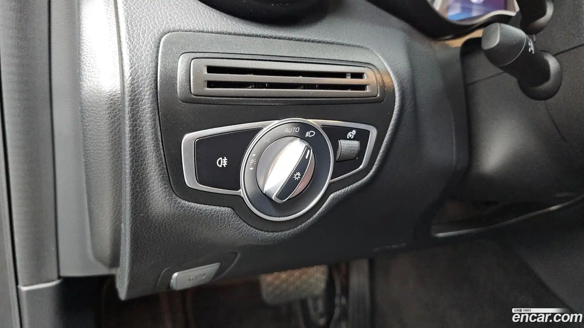 C-Class Mercedes-Benz 2019.10-OPTION-040