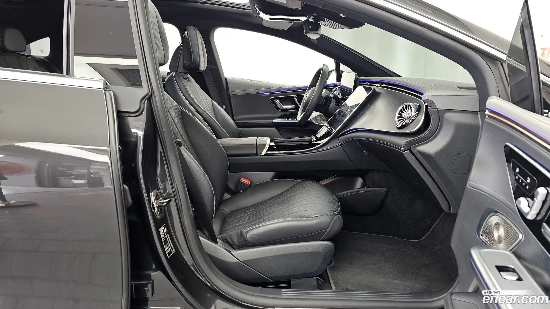 EQE Mercedes-Benz 2023.6-OPTION-015