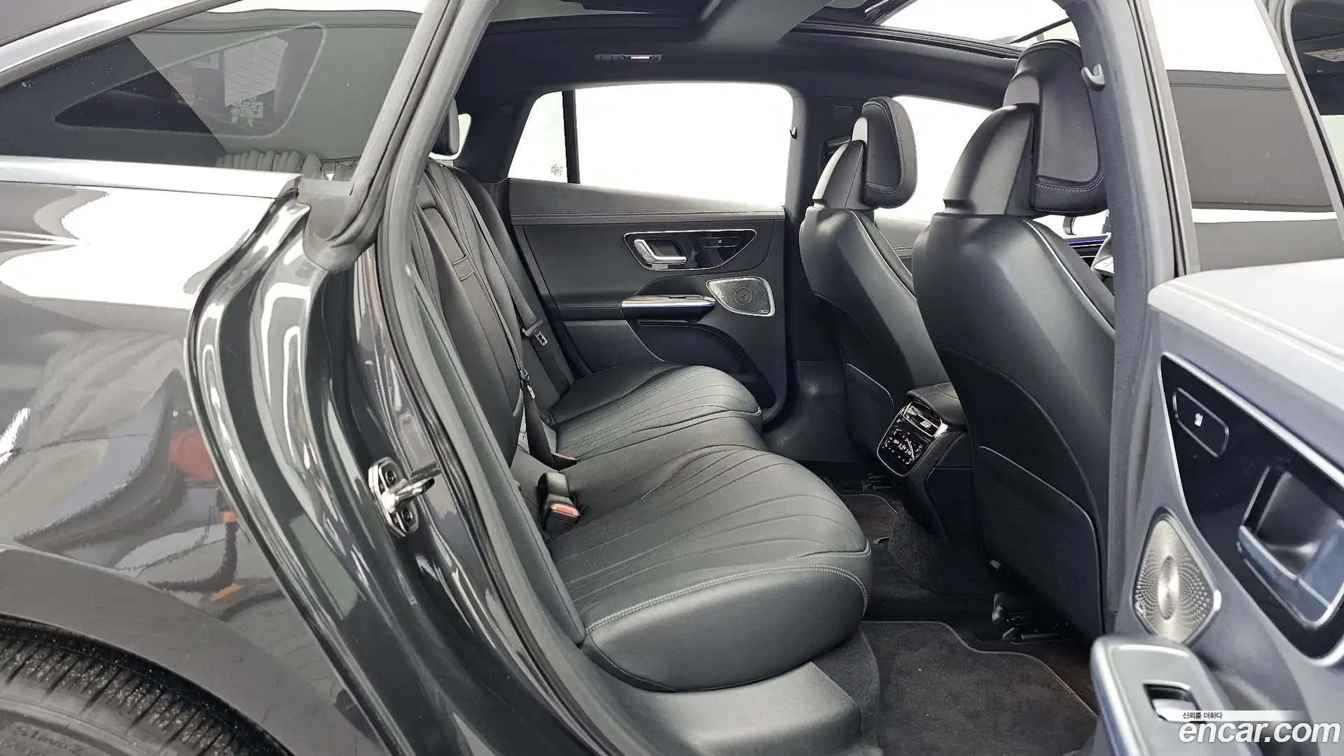 EQE Mercedes-Benz 2023.6-OPTION-016