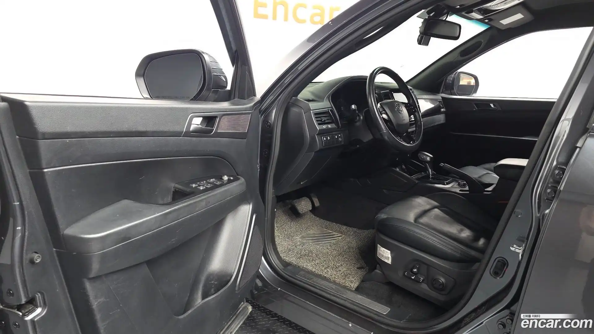Rexton KG Mobility 2022.5-INNER-010