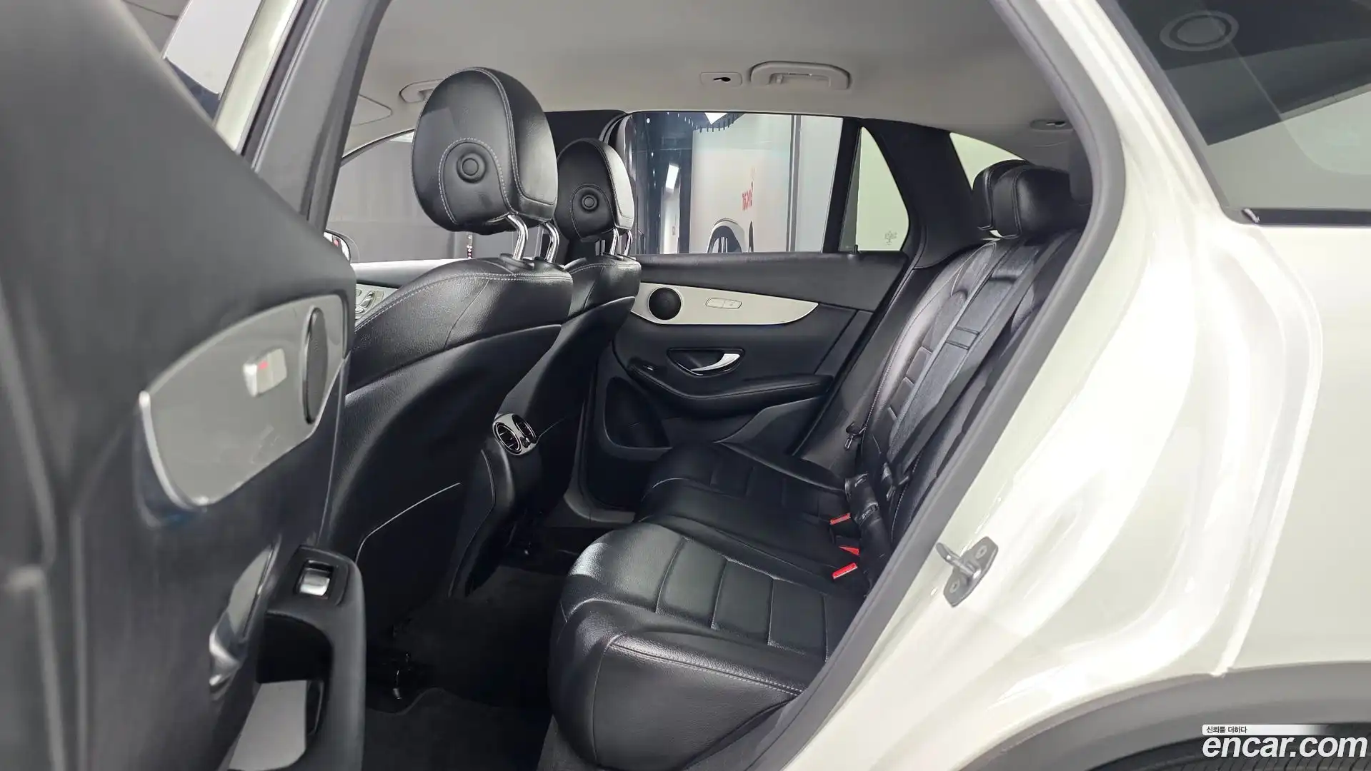 GLC-Class Mercedes-Benz 2018.10-OPTION-016