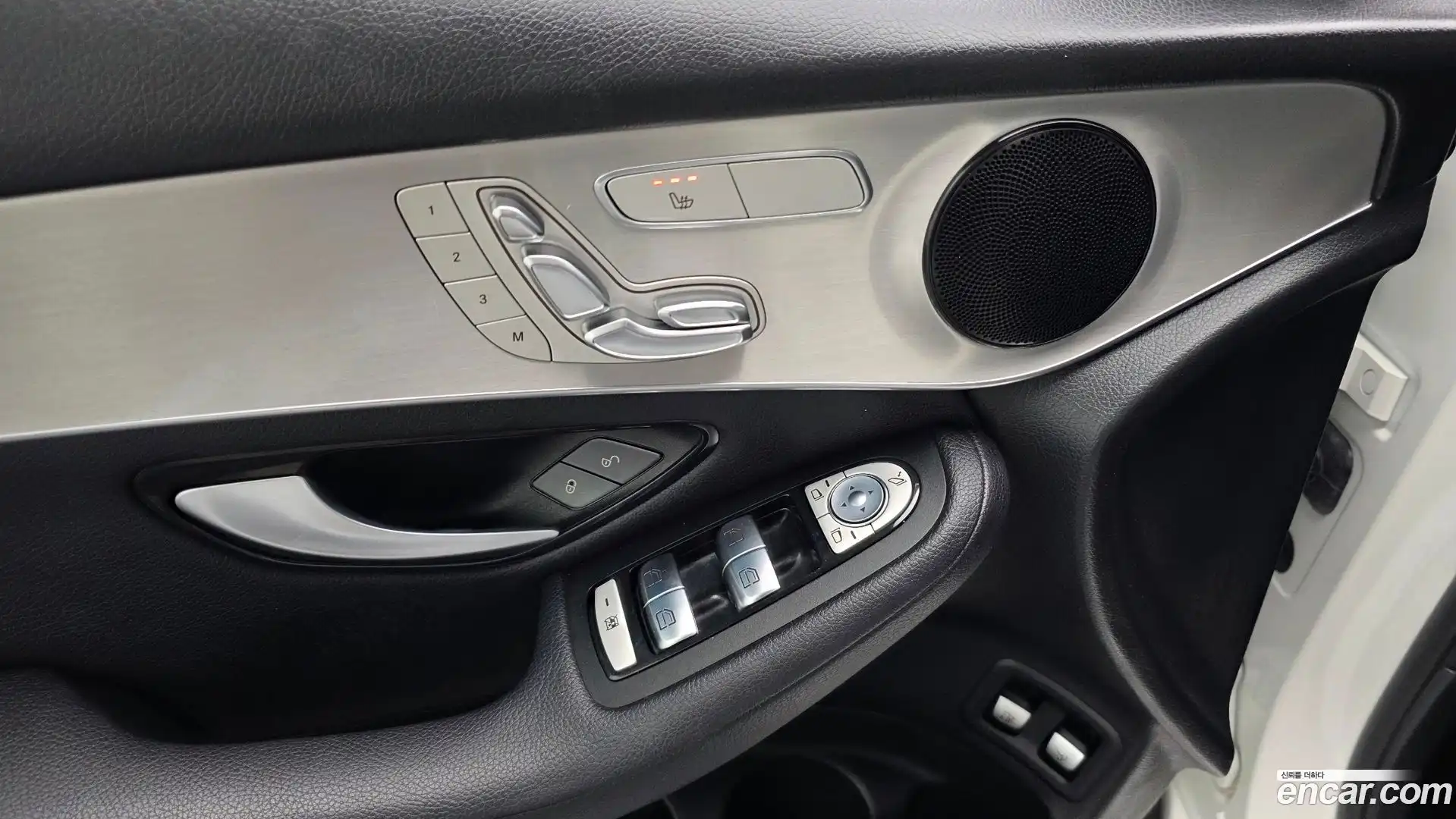 GLC-Class Mercedes-Benz 2018.10-OPTION-040
