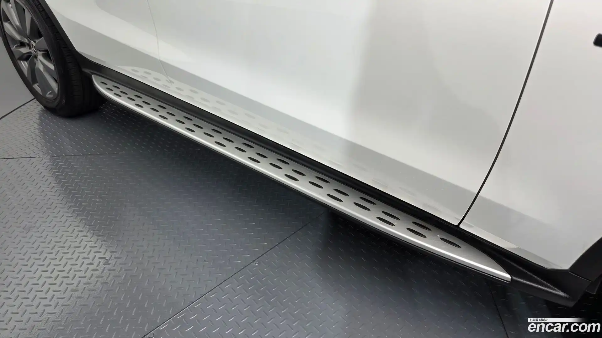 GLC-Class Mercedes-Benz 2018.10-OPTION-042
