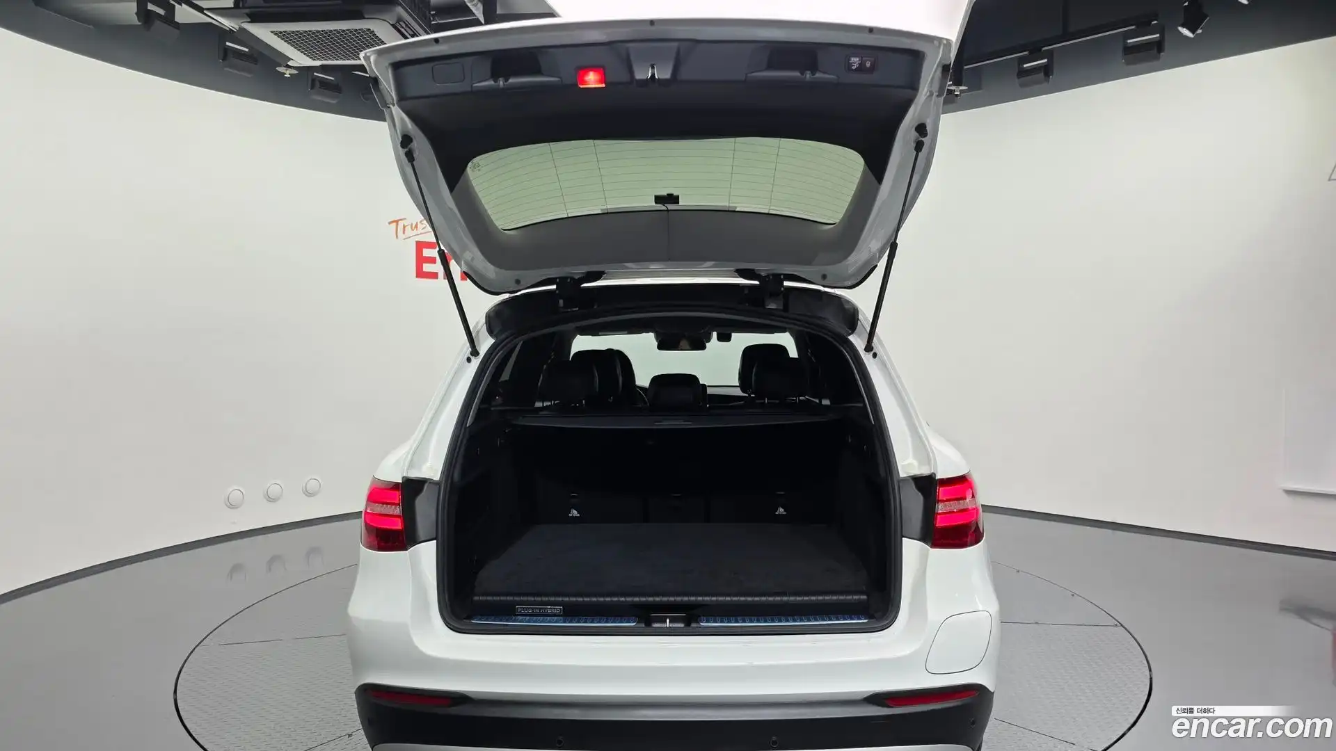 GLC-Class Mercedes-Benz 2018.10-OPTION-044