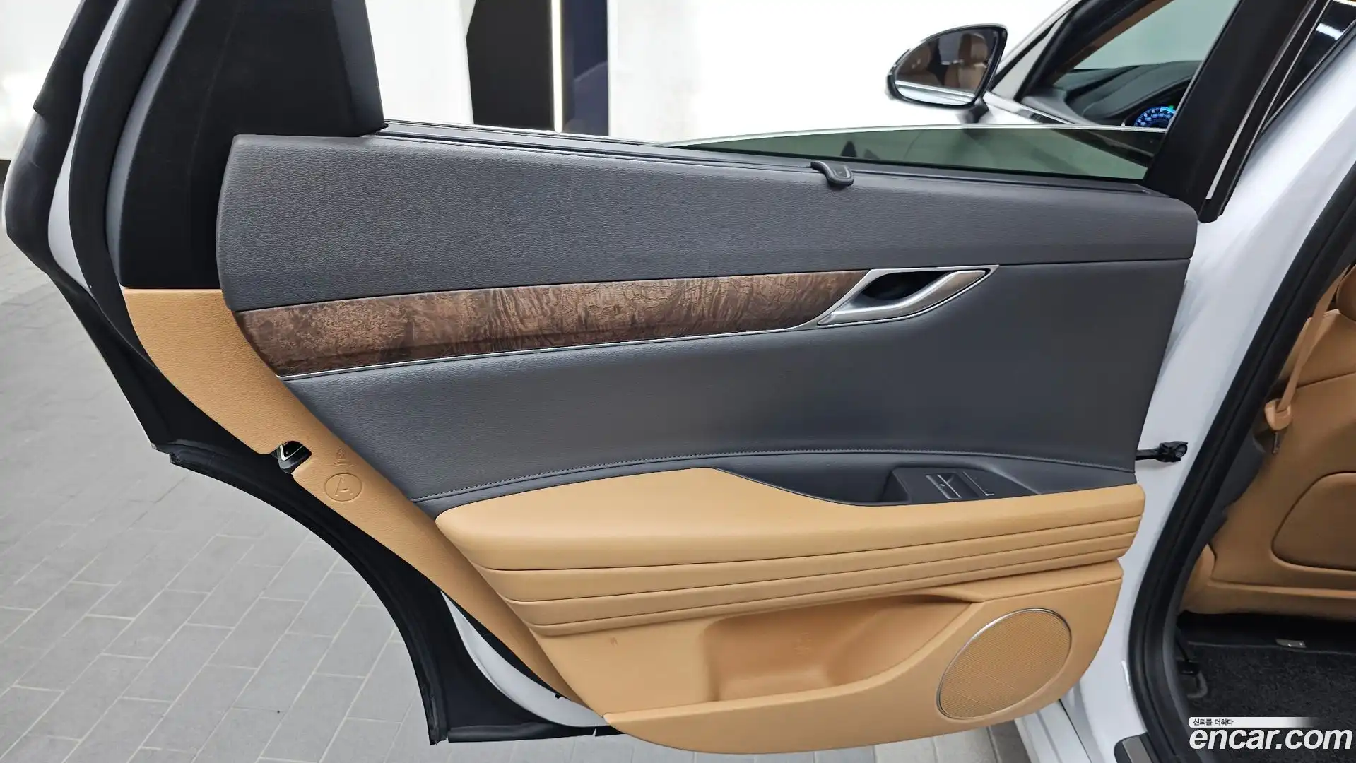 G80 Genesis 2020.4-INNER-035