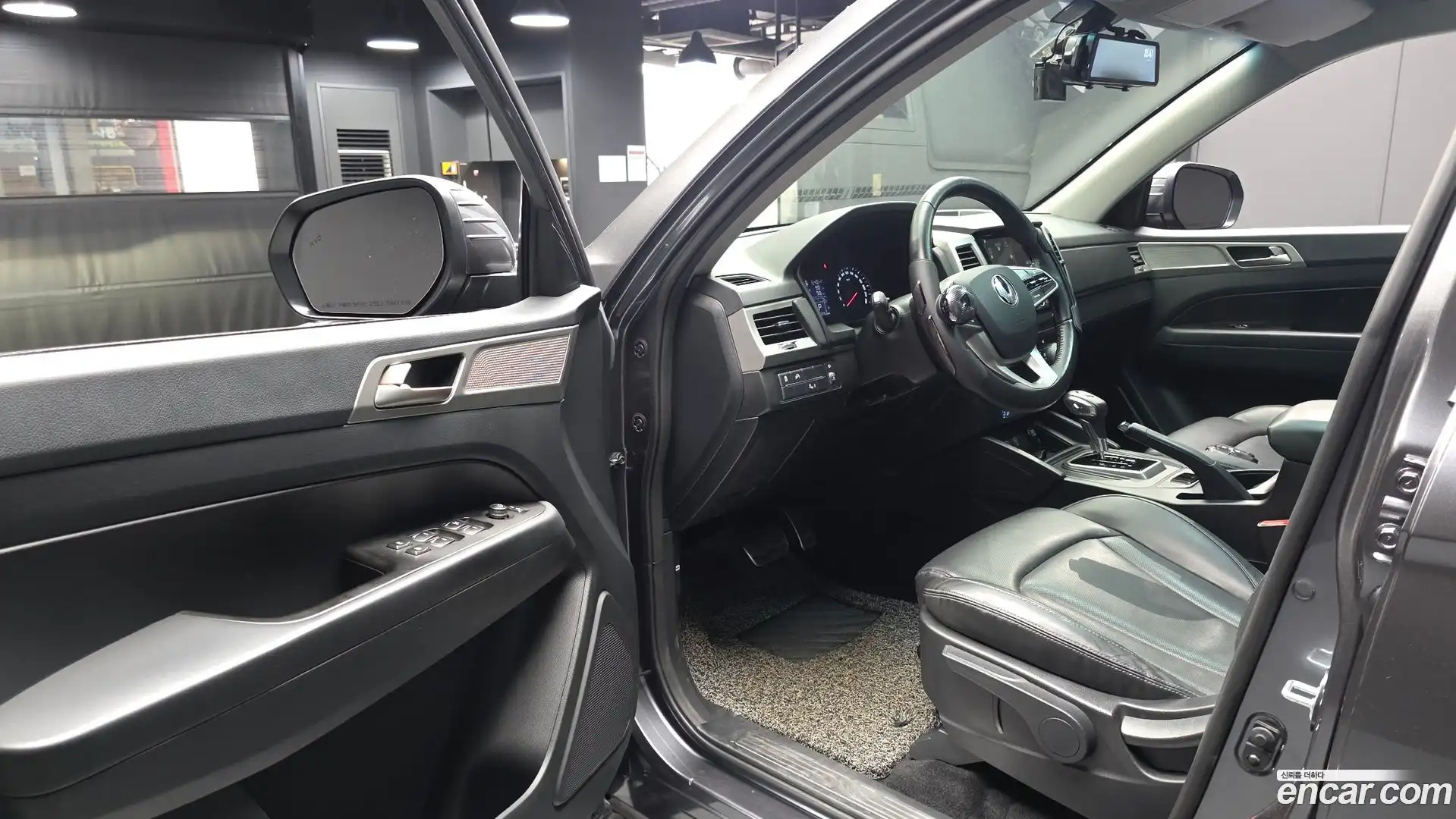 Rexton KG Mobility 2018.6-INNER-010