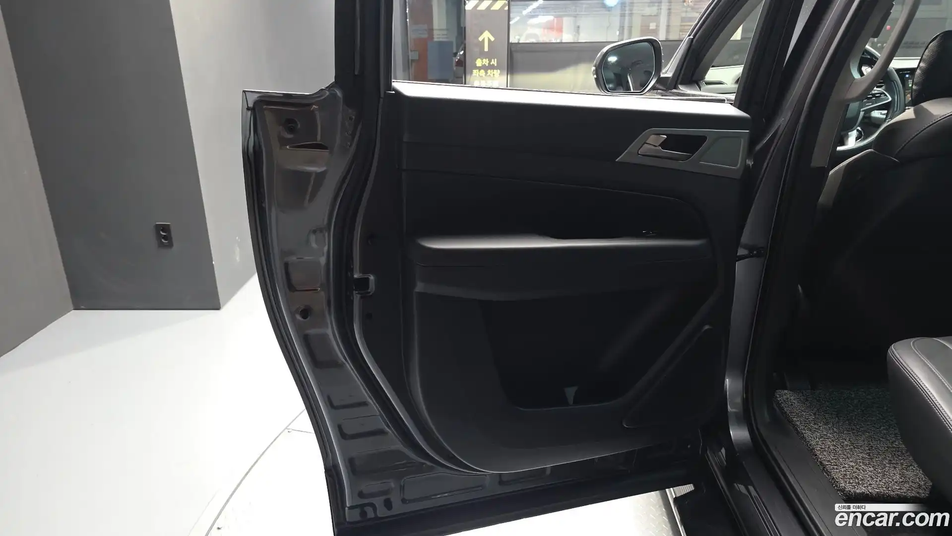 Rexton KG Mobility 2018.6-INNER-035