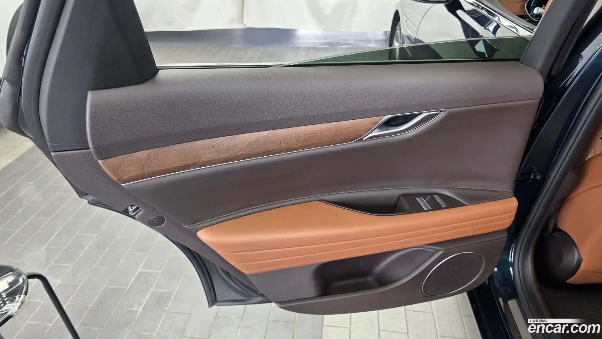 G80 Genesis 2022.8-INNER-035