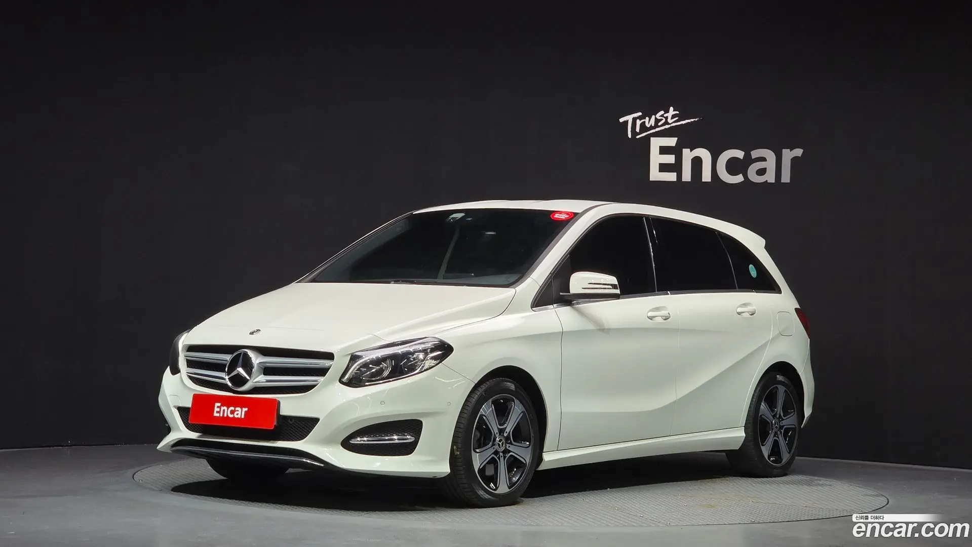 Main__Slider__Photo:B-Class Mercedes-Benz 2018.8-0