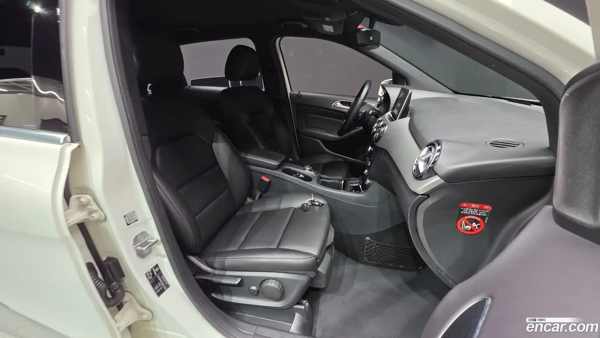 B-Class Mercedes-Benz 2018.8-INNER-010