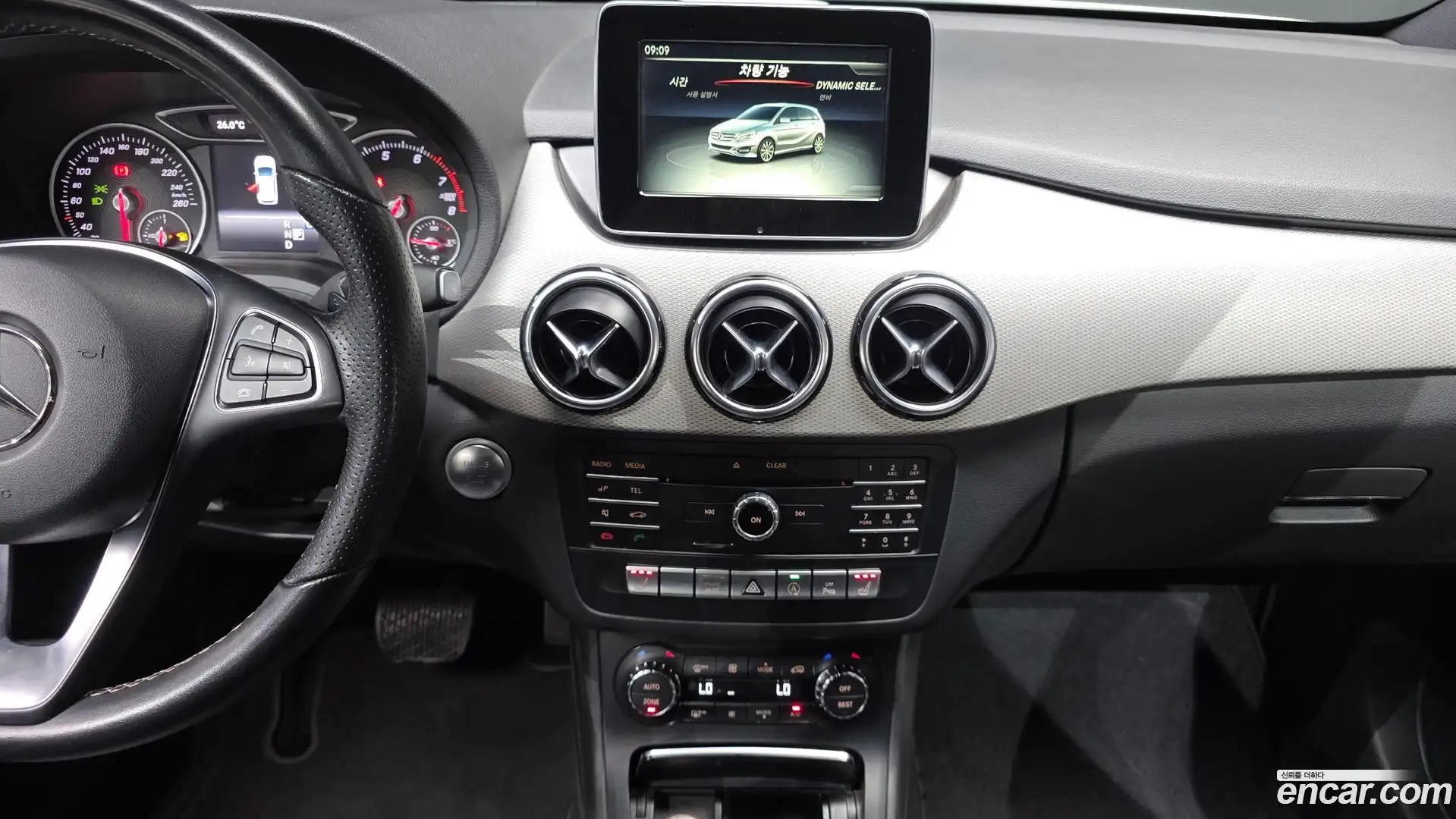 B-Class Mercedes-Benz 2018.8-OPTION-018