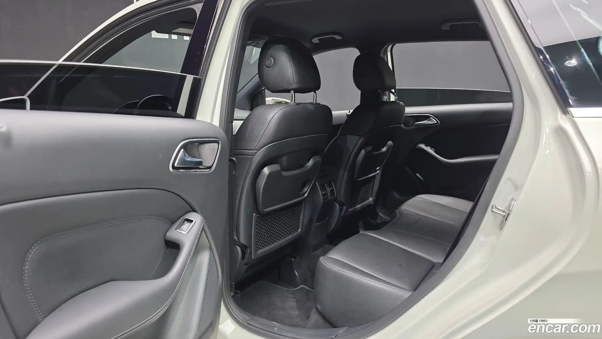 B-Class Mercedes-Benz 2018.8-OPTION-024