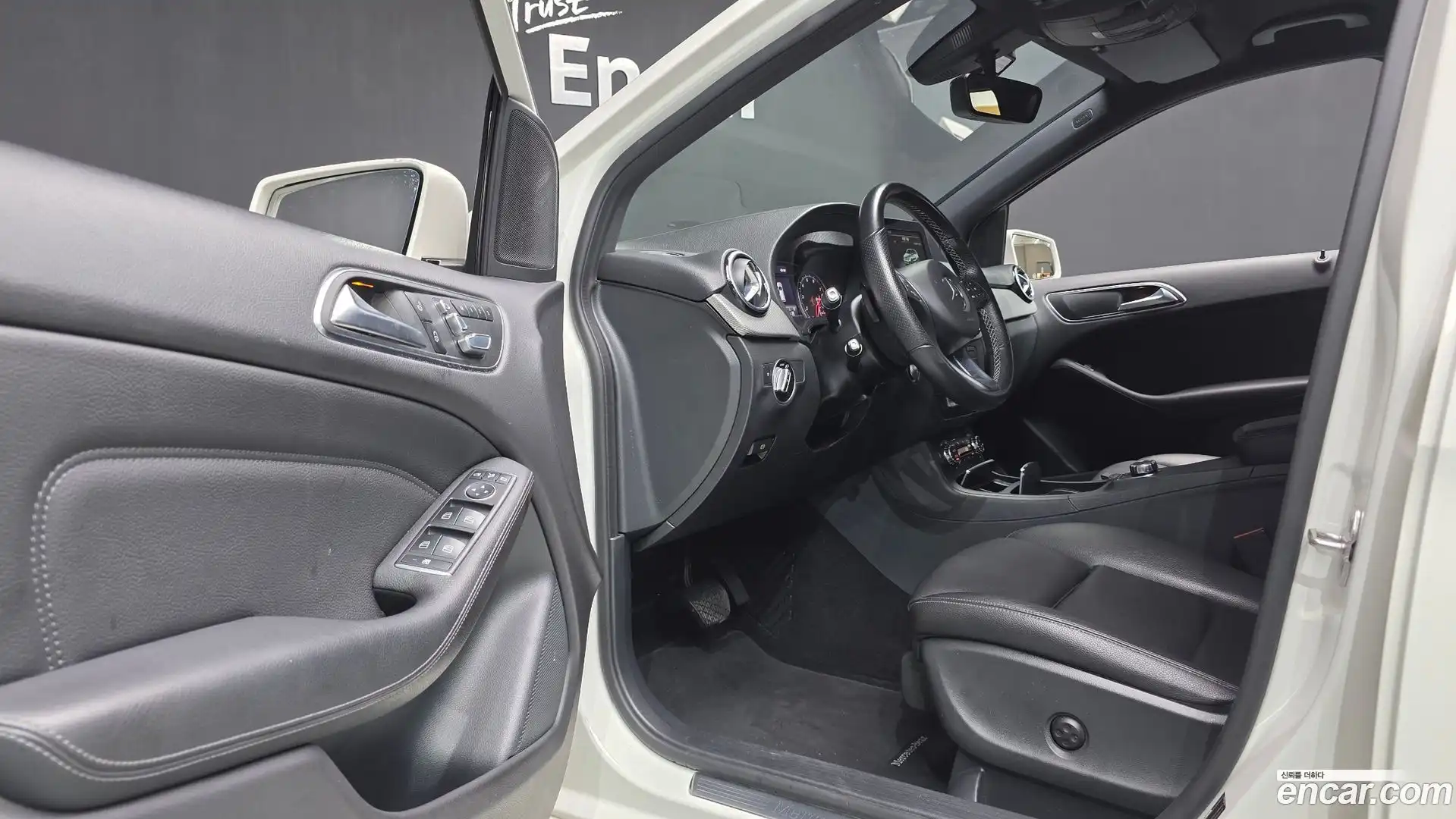 B-Class Mercedes-Benz 2018.8-INNER-036
