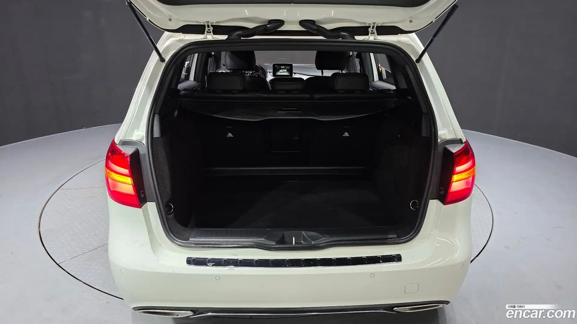 B-Class Mercedes-Benz 2018.8-OPTION-042