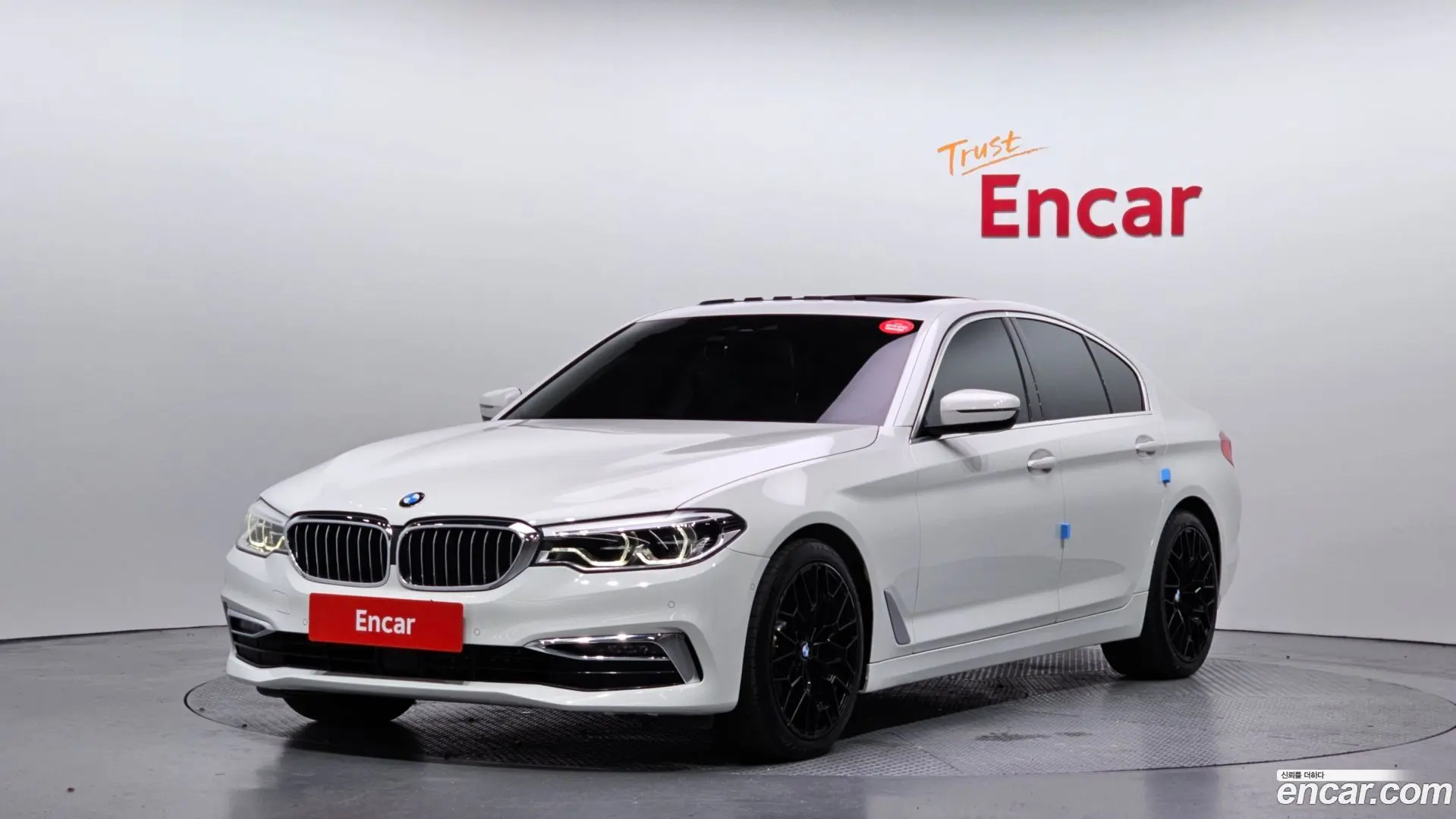 Main__Slider__Photo:5-Series BMW 2019.10-0