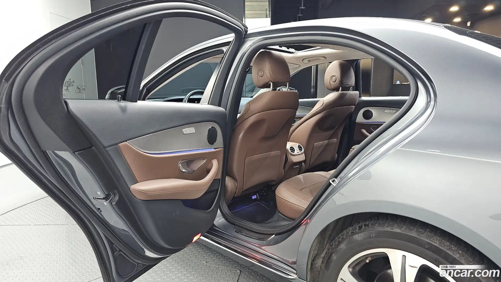 E-Class Mercedes-Benz 2019.4-OPTION-015