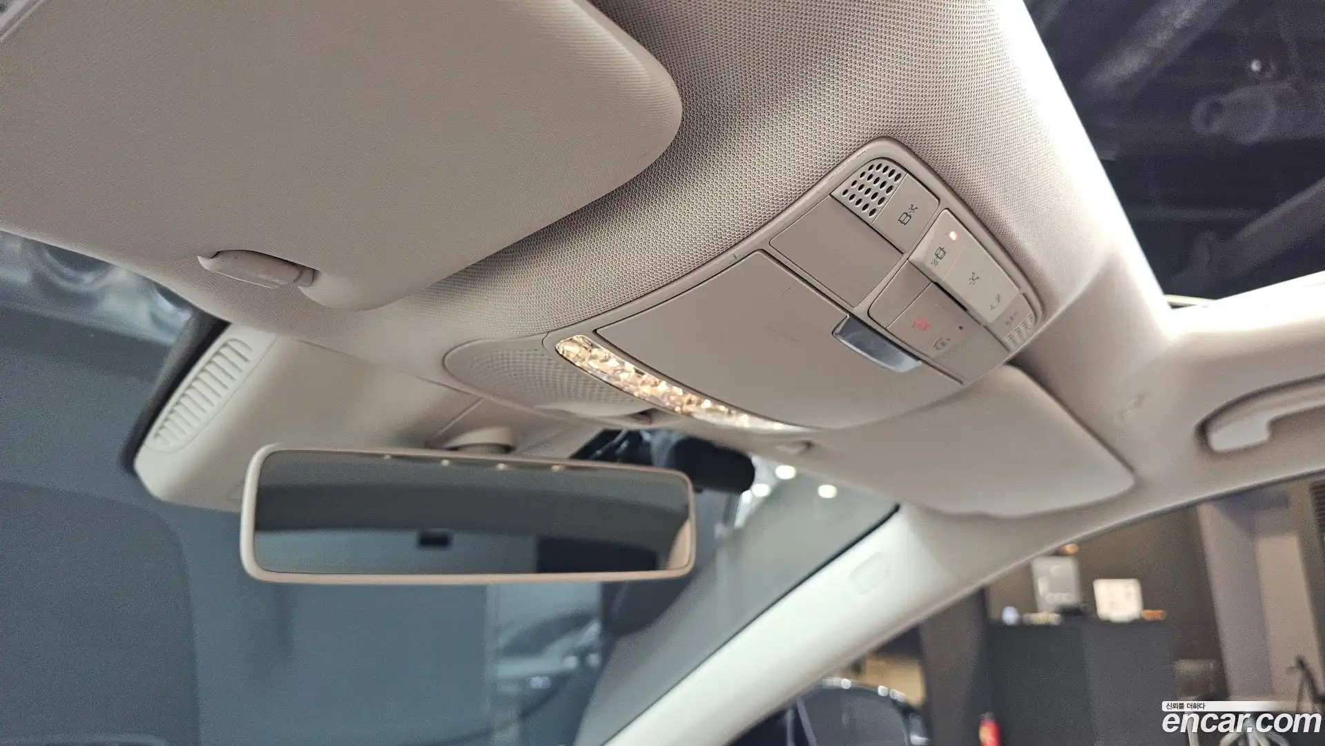 E-Class Mercedes-Benz 2019.4-OPTION-023