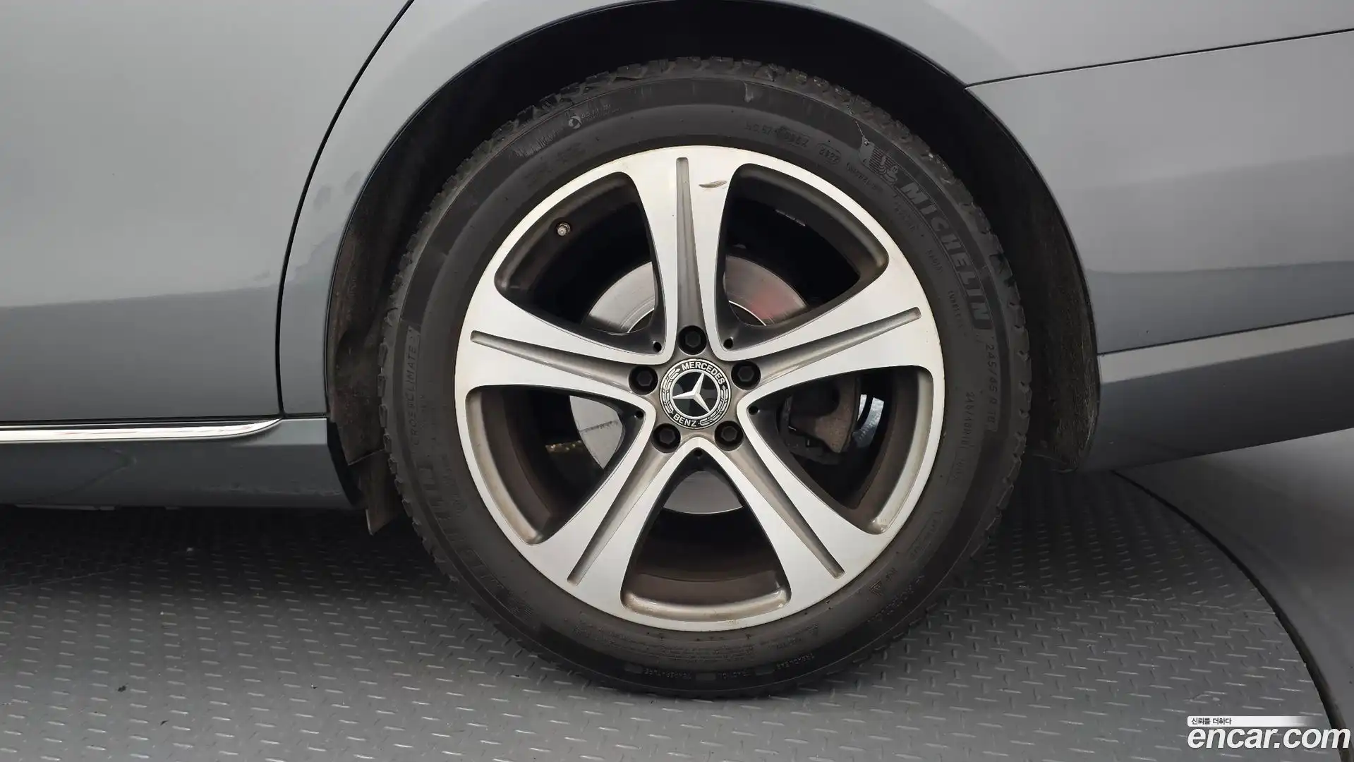 E-Class Mercedes-Benz 2019.4-OUTER-031