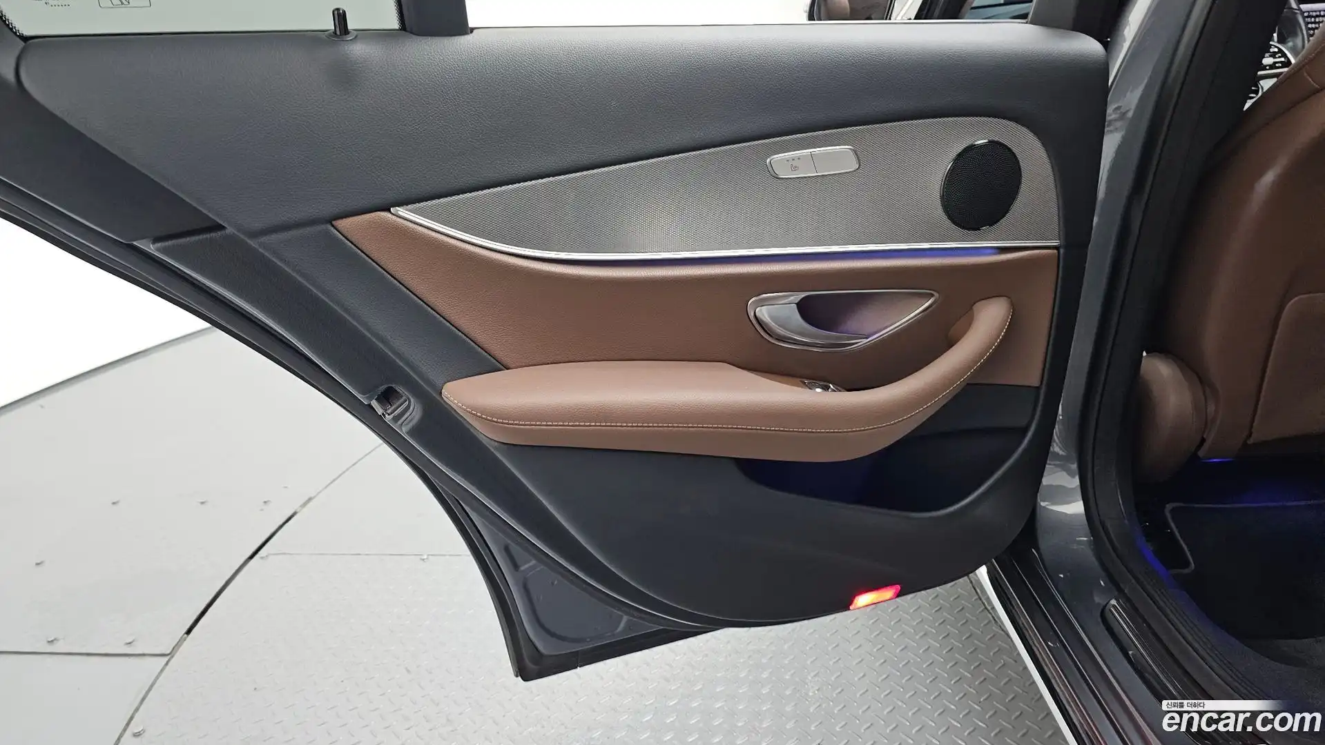 E-Class Mercedes-Benz 2019.4-INNER-035