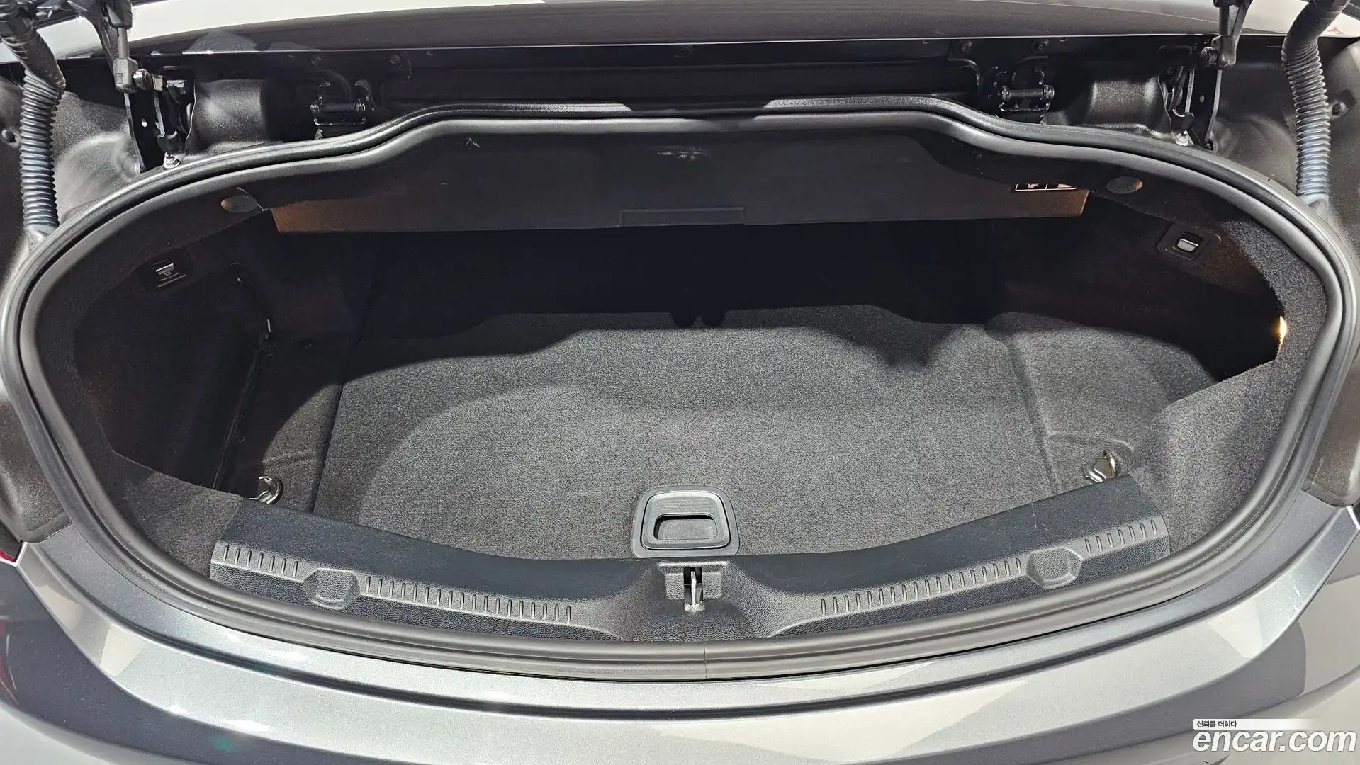 E-Class Mercedes-Benz 2018.11-OPTION-020