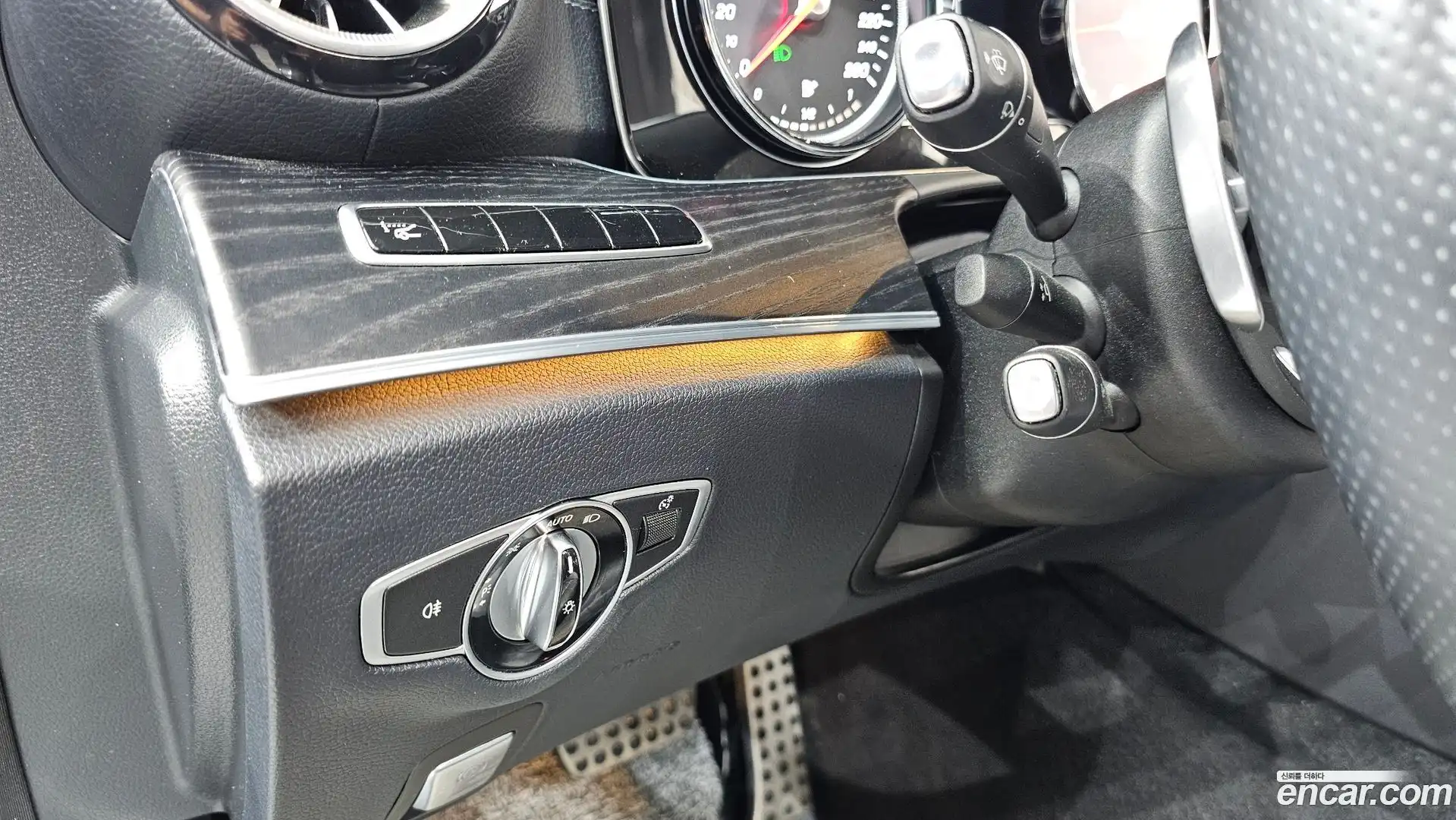 E-Class Mercedes-Benz 2018.11-OPTION-023