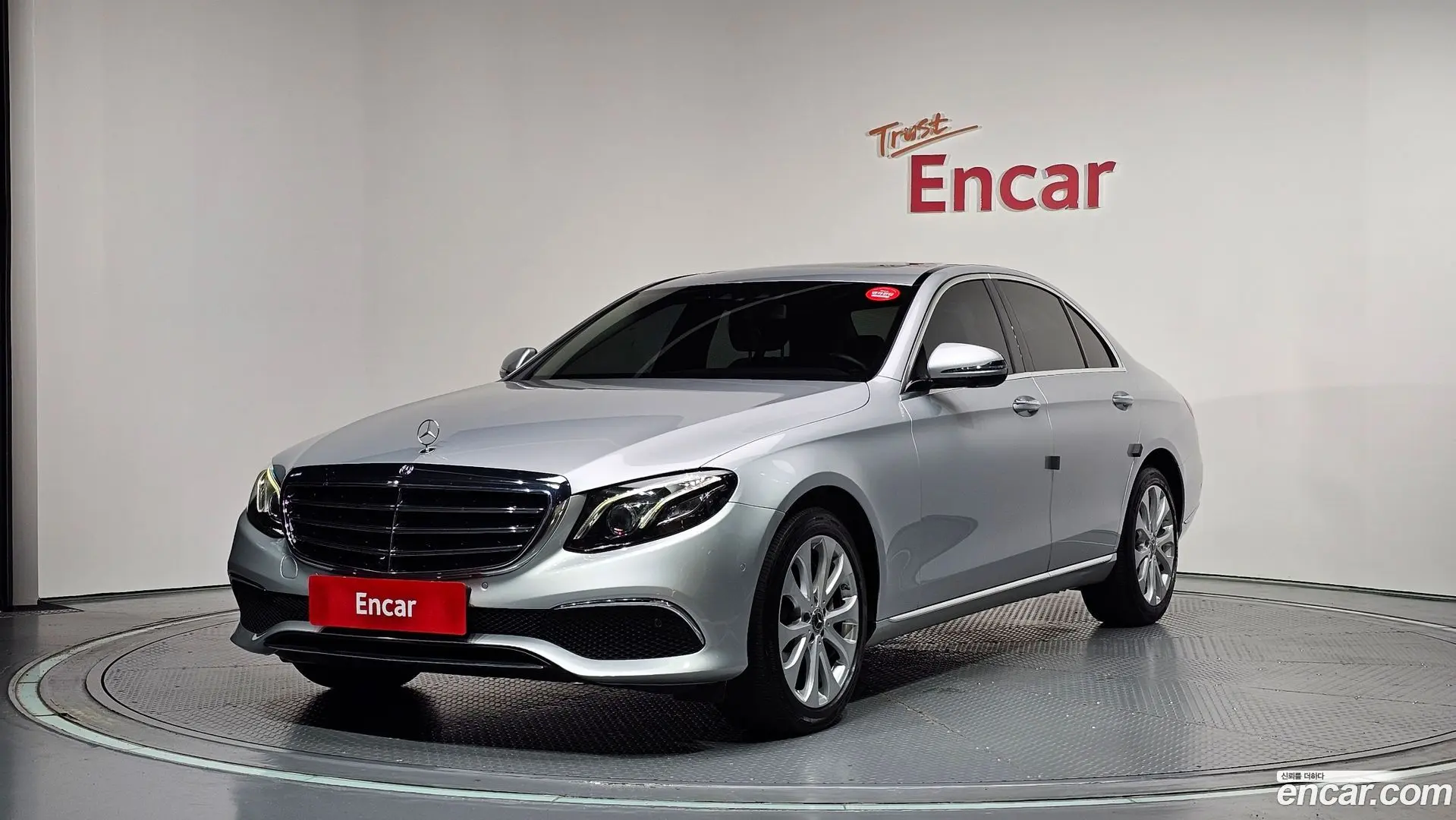 Main__Slider__Photo:E-Class Mercedes-Benz 2018.0-0