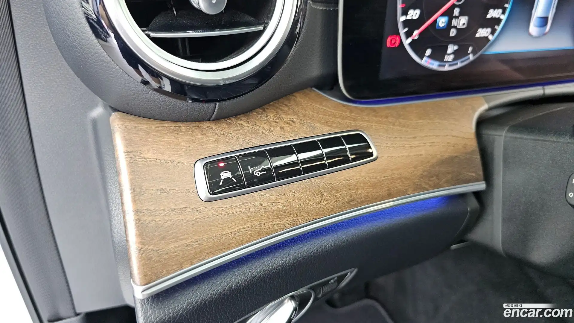 E-Class Mercedes-Benz 2018.0-OPTION-041