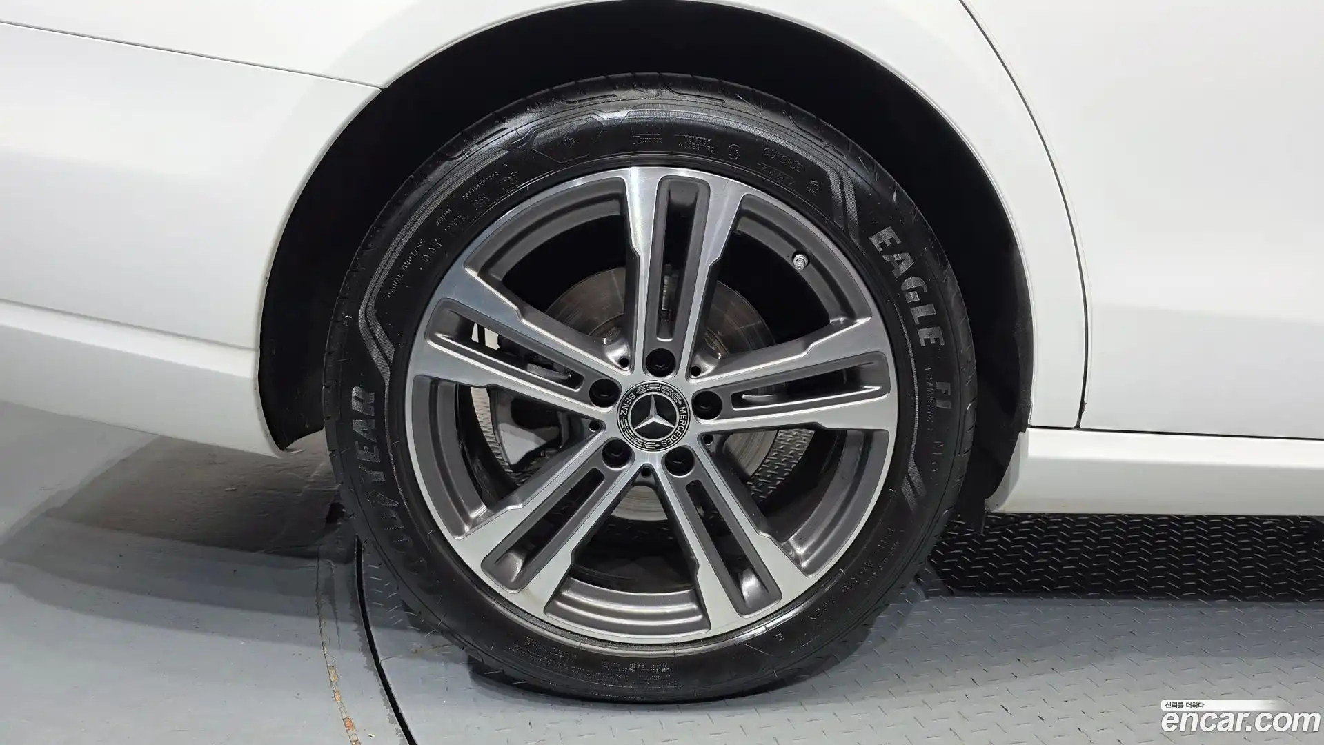 E-Class Mercedes-Benz 2023.9-OUTER-005