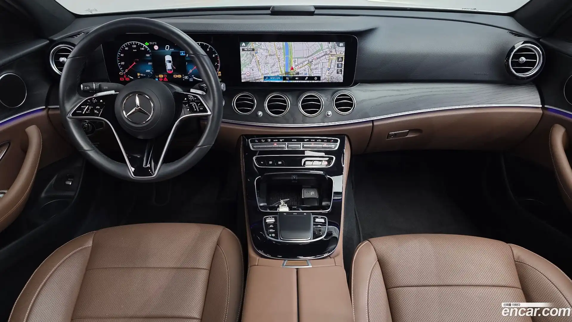 E-Class Mercedes-Benz 2023.9-INNER-007