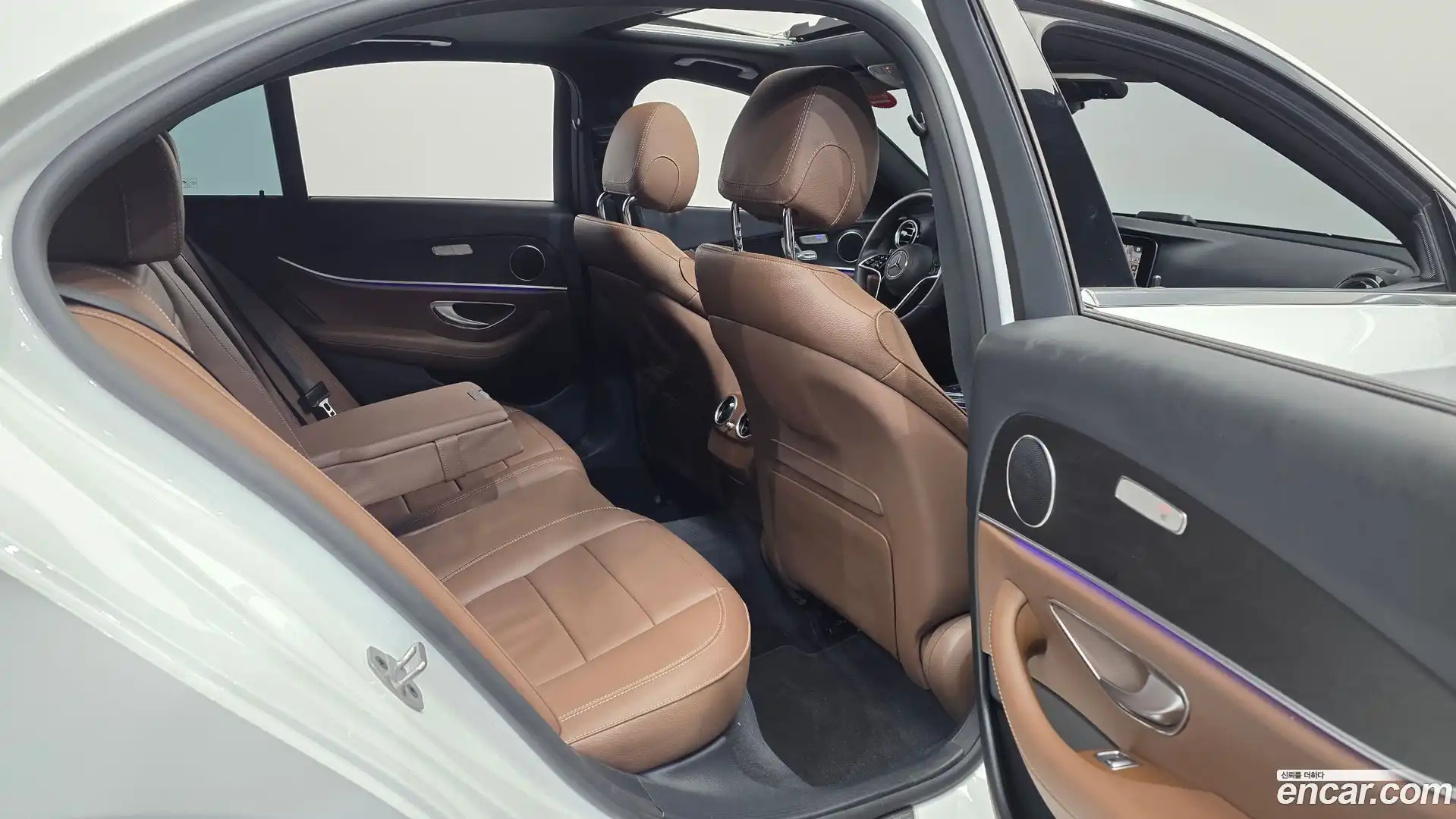 E-Class Mercedes-Benz 2023.9-OPTION-016
