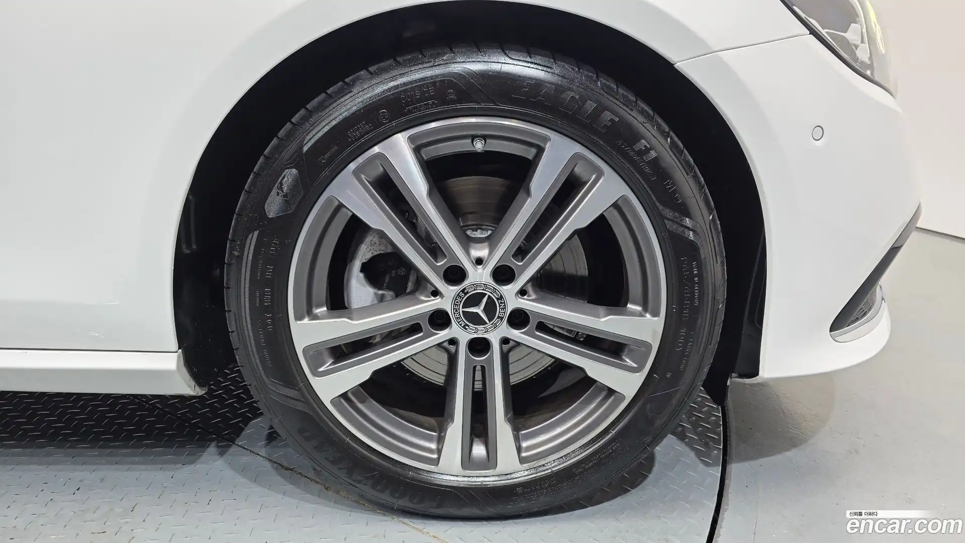 E-Class Mercedes-Benz 2023.9-OUTER-031