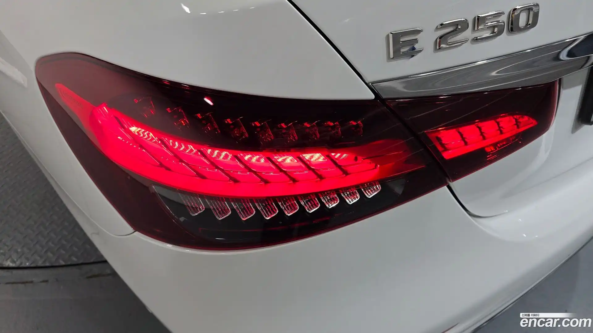 E-Class Mercedes-Benz 2023.9-OUTER-033