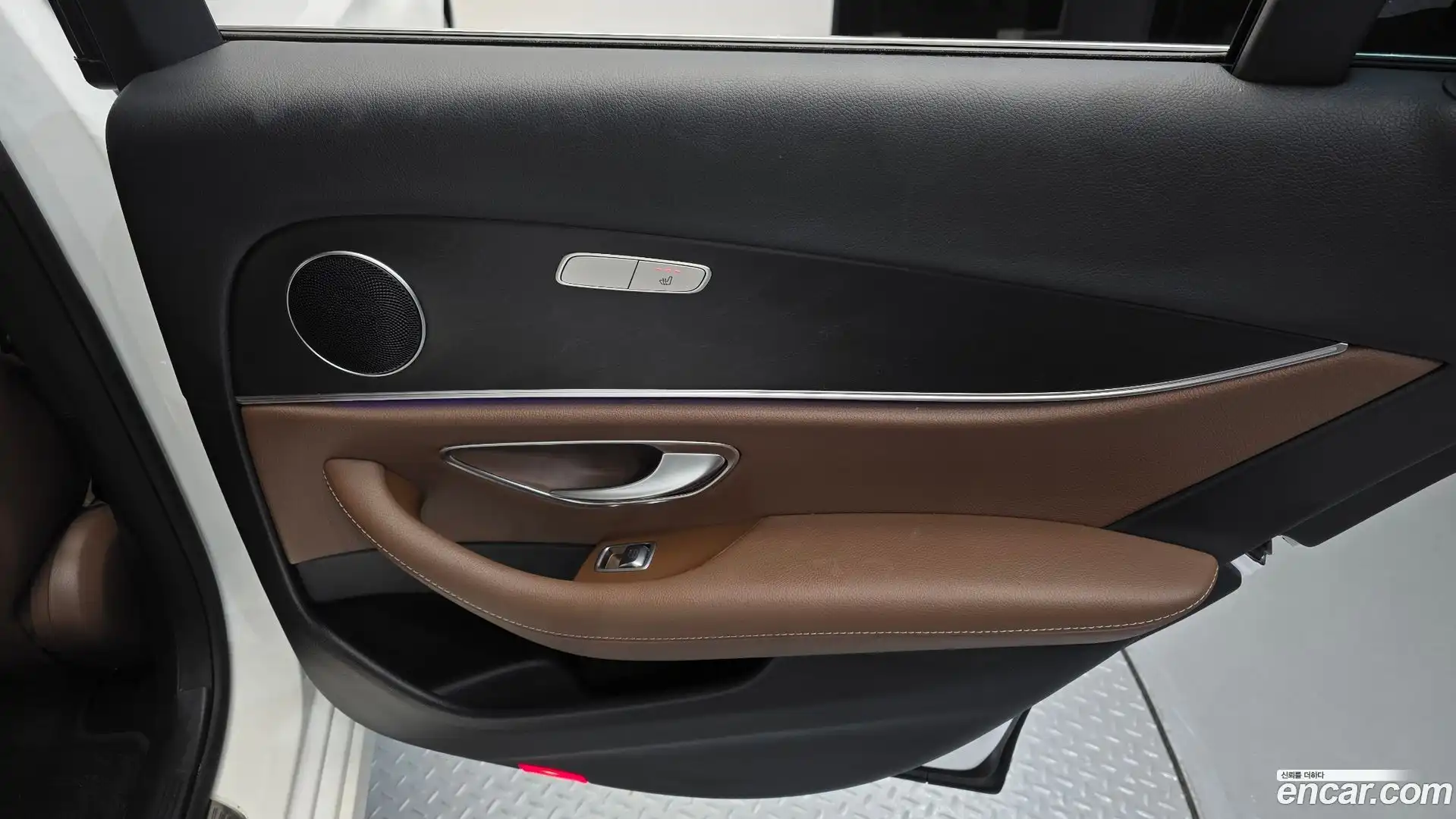 E-Class Mercedes-Benz 2023.9-INNER-035
