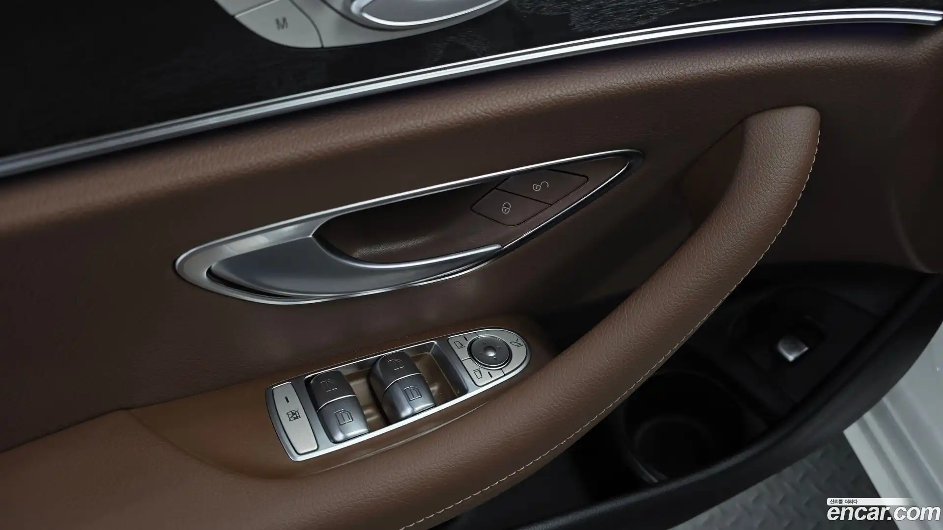E-Class Mercedes-Benz 2023.9-OPTION-040