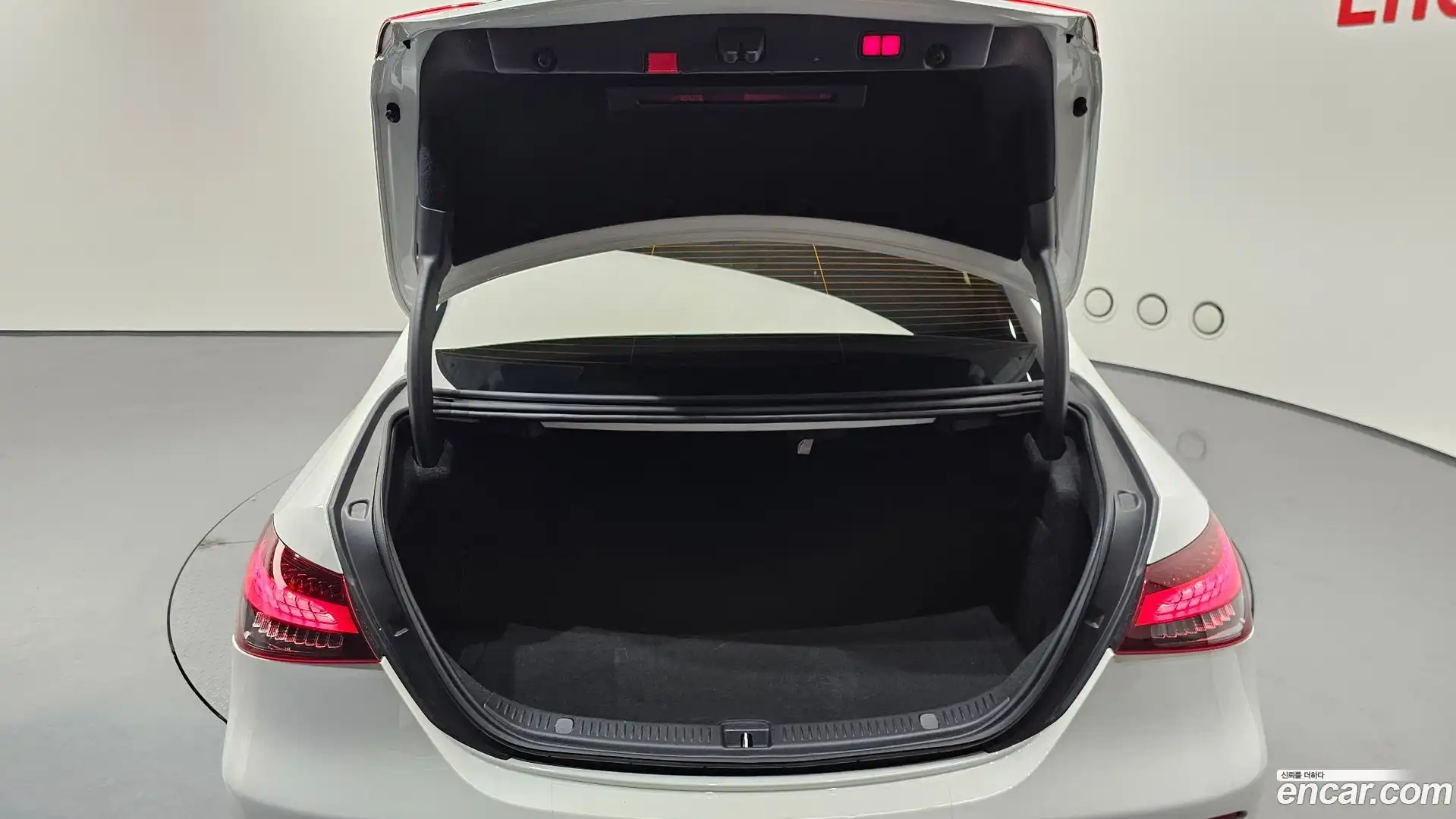 E-Class Mercedes-Benz 2021.6-OPTION-023