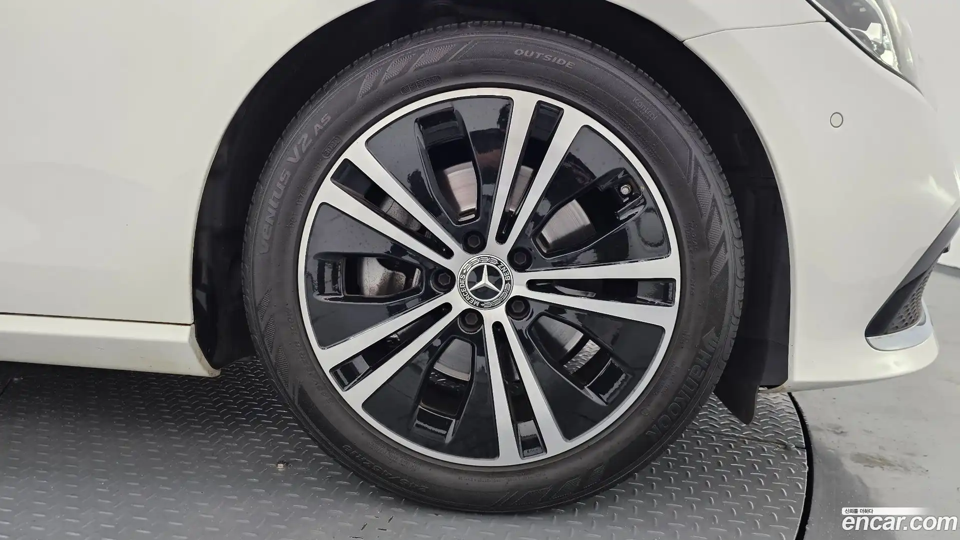 E-Class Mercedes-Benz 2021.6-OUTER-031