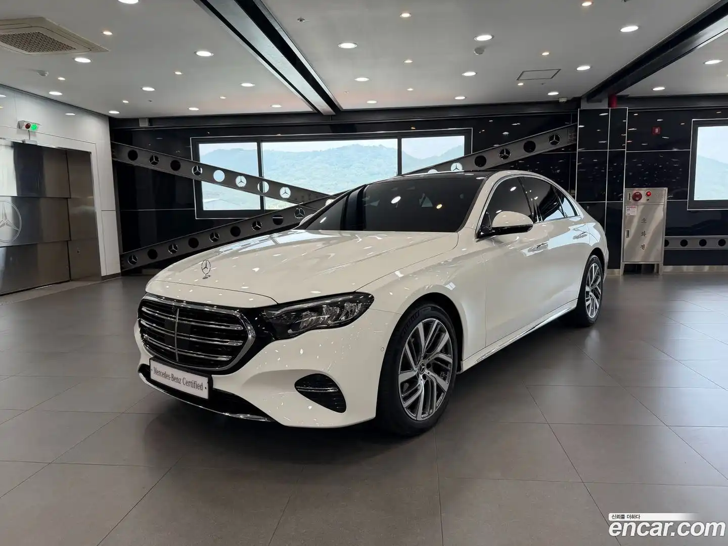 E-Class Mercedes-Benz 2024.8-OUTER-001