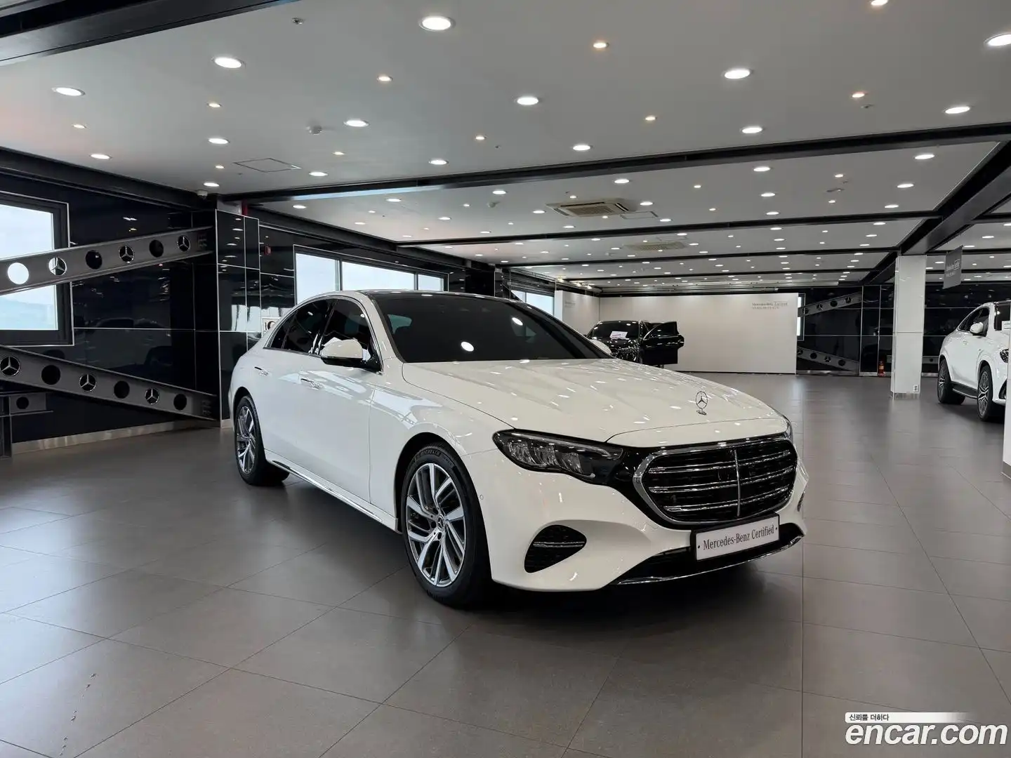 E-Class Mercedes-Benz 2024.8-OUTER-002